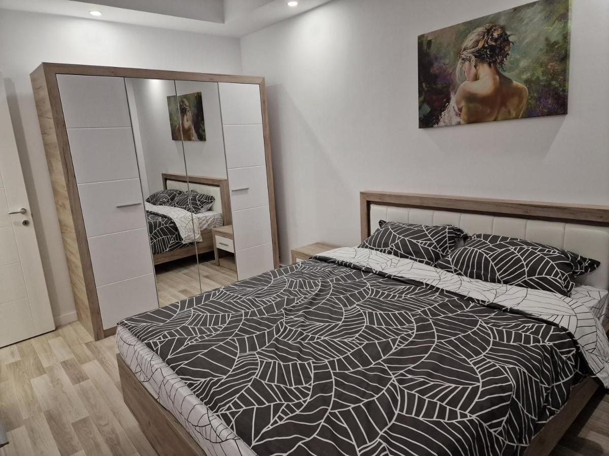 Apartamento Golden Cosmopolis Cretuleasca Exterior foto